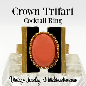 Vintage Trifari White Resin Ring Size 6.5